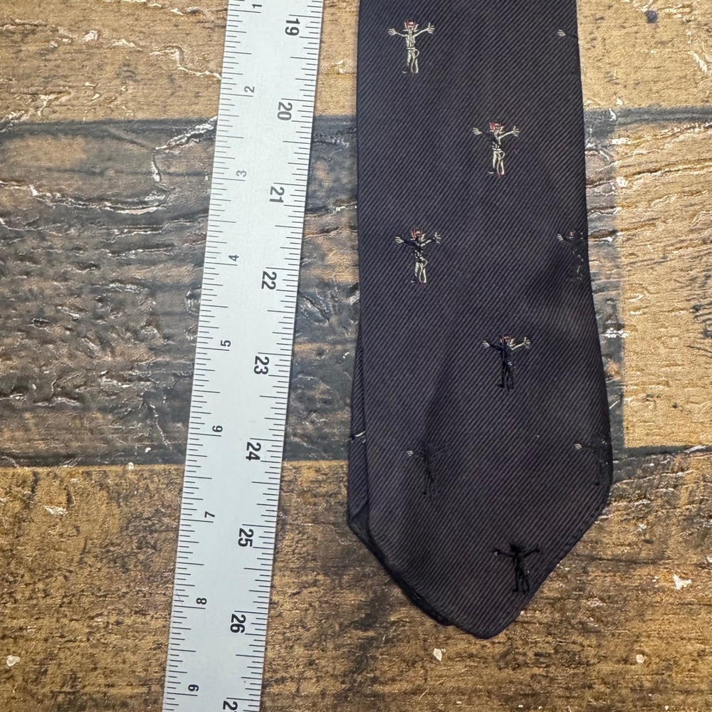 READ Lucky Devil Reps All Silk‎ Men's Necktie Navy Blue Embroidered Figures - Picture 4 of 7